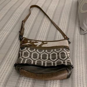 Myra Cross body